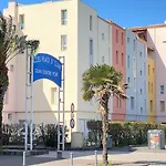 La Au Centre-port D'agde Apartment